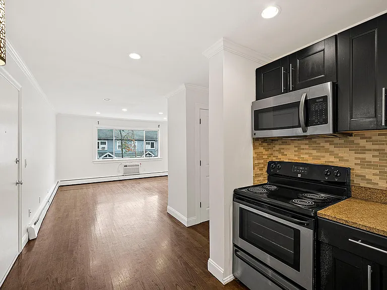 71 Oxford Ave #3 — Photo 6