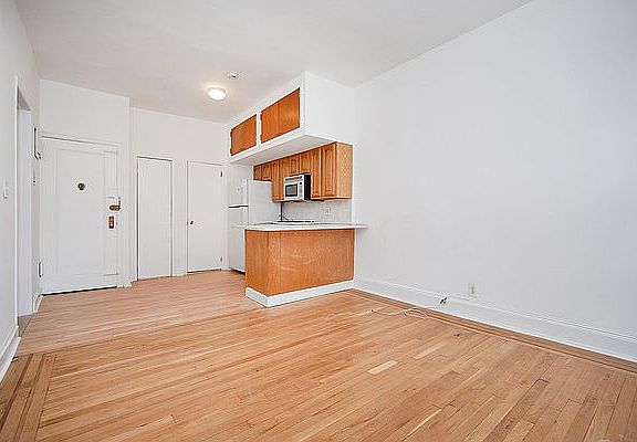 4th image of 1059 2nd Ave #3W