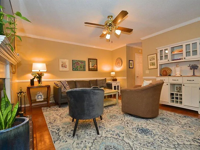 111 Mulberry Ln — Photo 8
