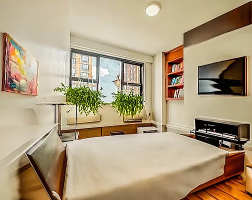 Rented by Manhattan Realty Group | media 11