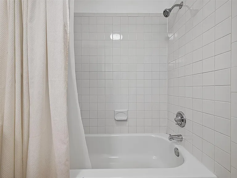 5323 Windsong Trl — Photo 24
