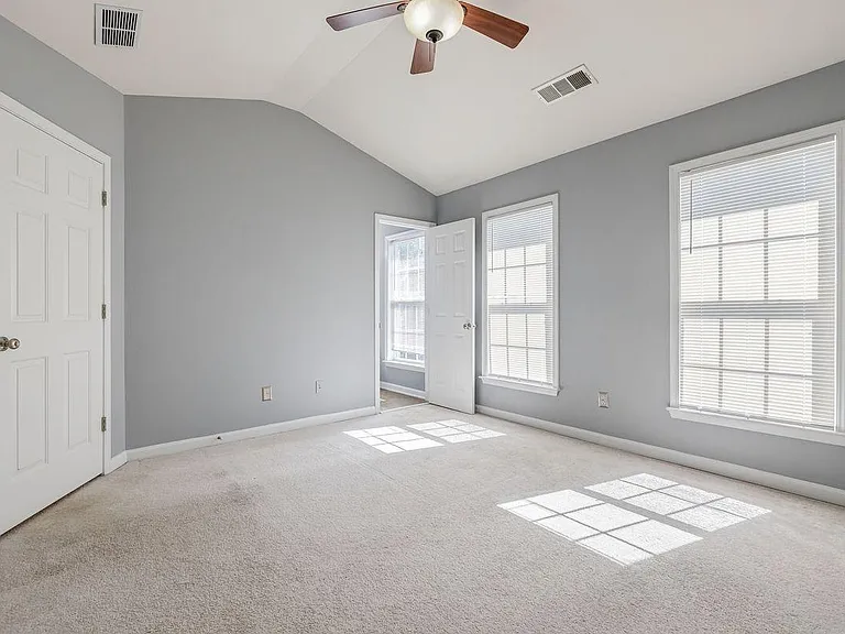 1372 Thornborough Dr — Photo 22