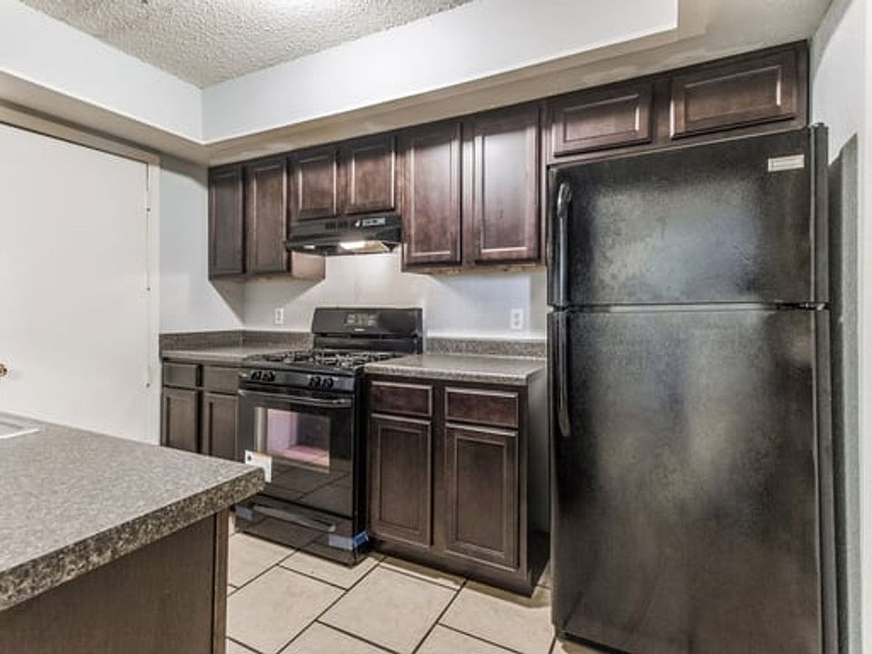 1st image of 4861 N Blackwelder Ave #18