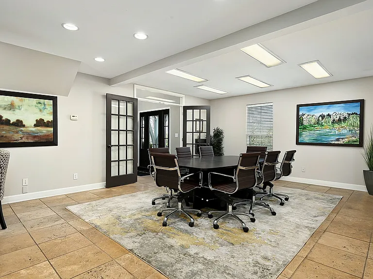 Leasing Center