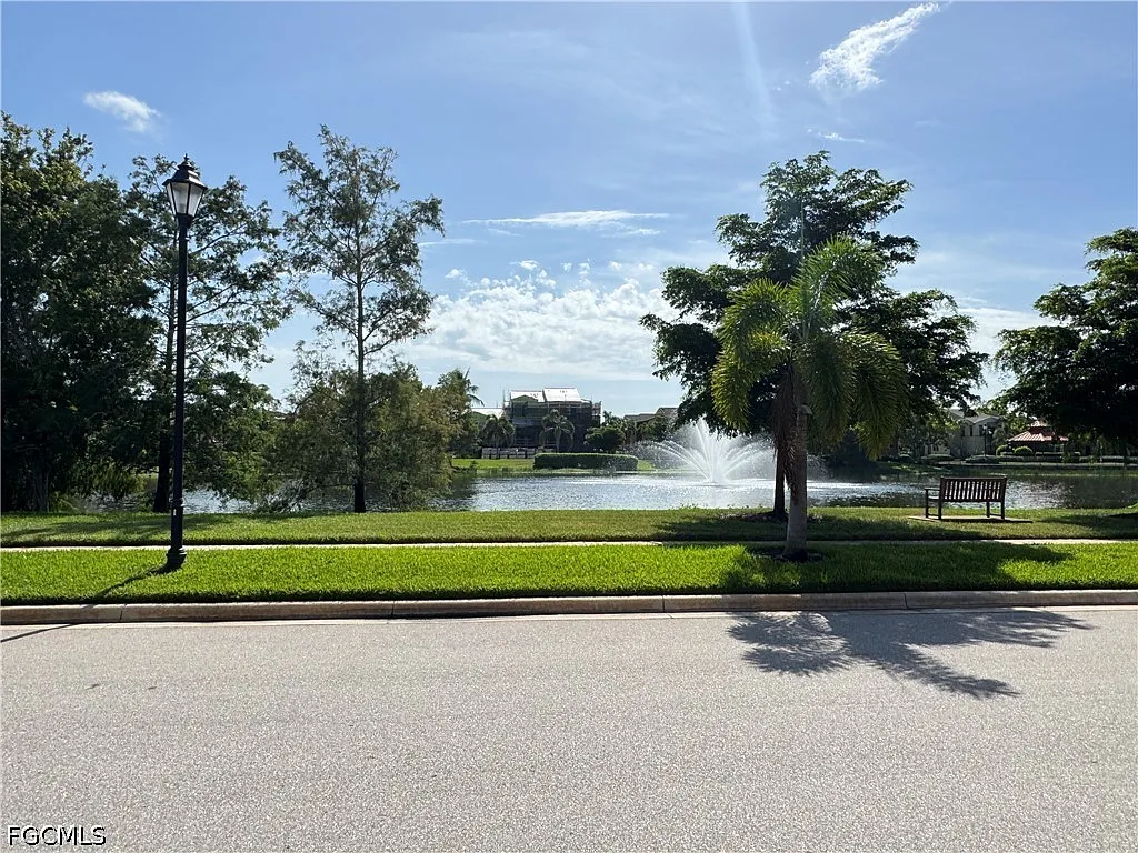 2 bed, 2.5 bath, 1361 sqft, $2,200 — Photo 2