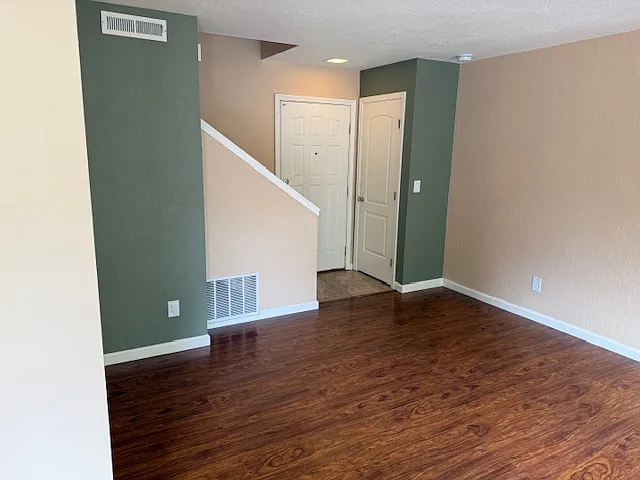6104 Chateau Ct — Photo 11