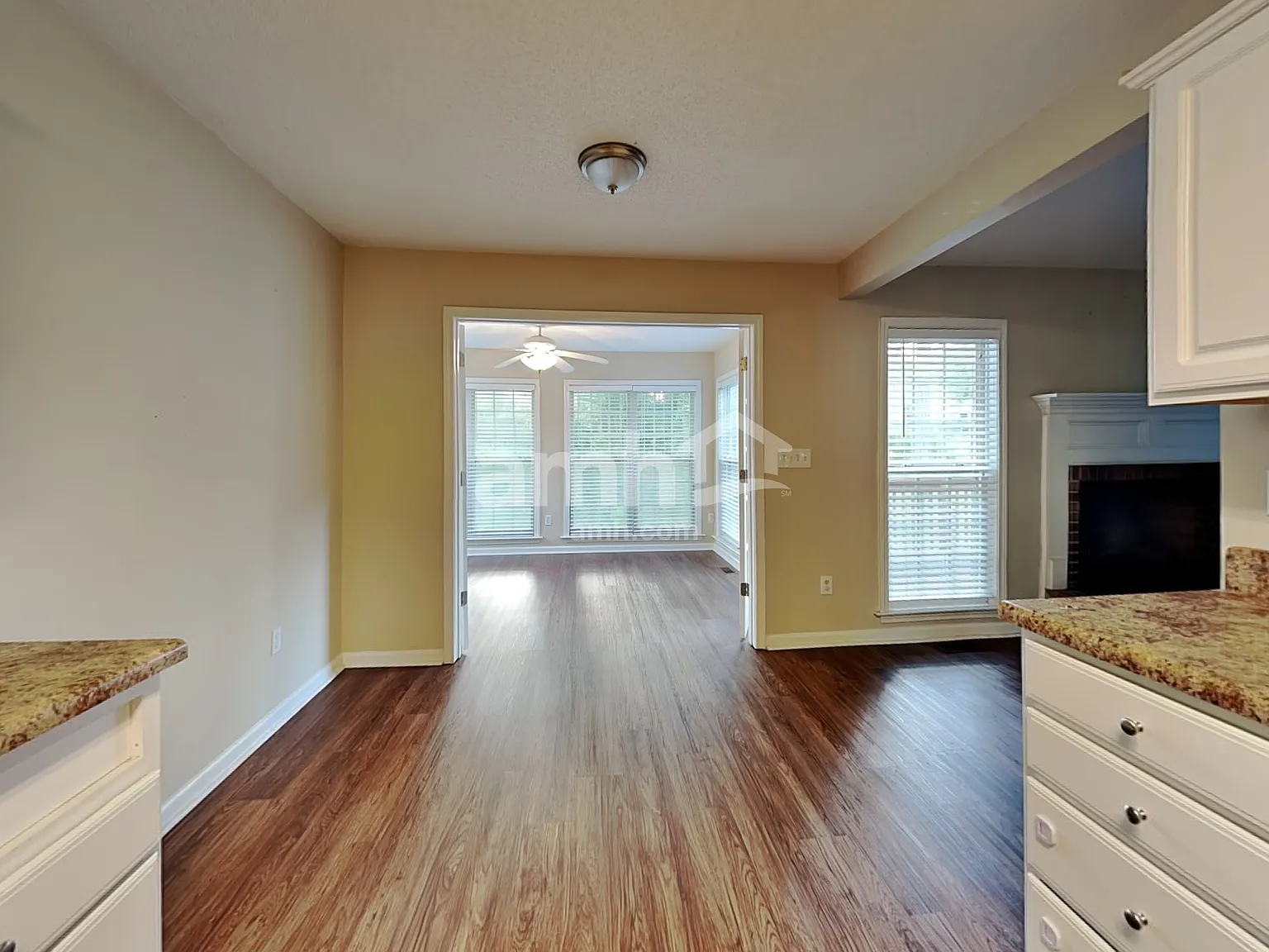 3 bed, 2.0 bath, 2135 sqft, $2,310 — Photo 4