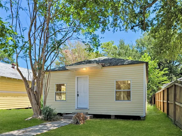 616 4th St N, Texas City, TX 77590