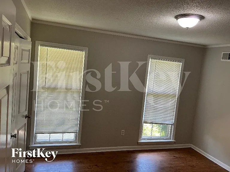 5819 Fox Lair Ave — Photo 10