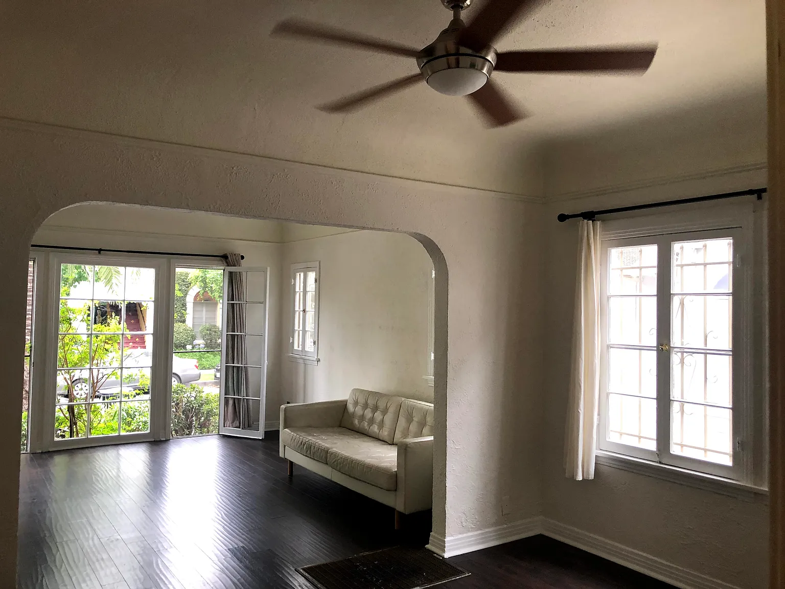 2 bed, 1050 sqft, $3,595 — Photo 3
