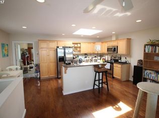 232 SW 27th St, Newport, OR 97365