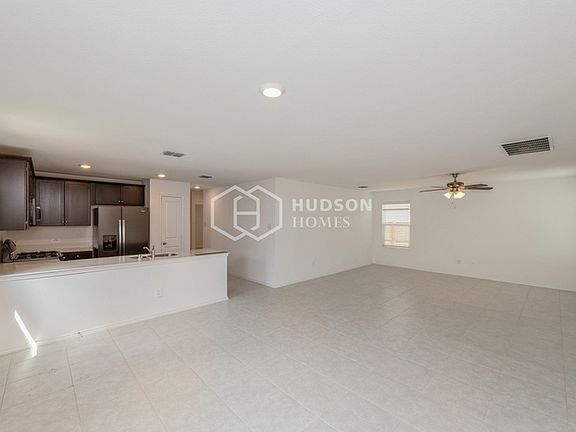 3rd image of 3121 Helix Bay Dr