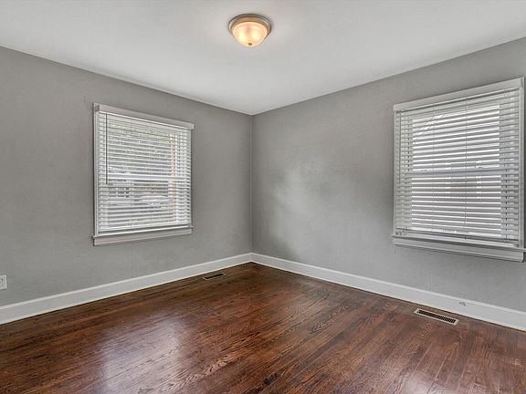 5th image of 2640 Lansing Dr SW