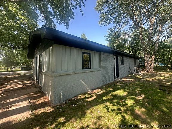 3rd image of 639 Green Country Dr