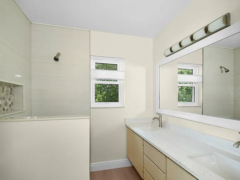 2442 SW Danbury Ln — Photo 32