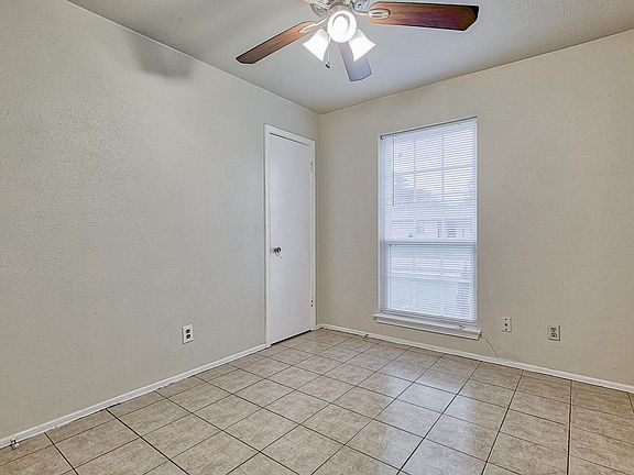 3rd image of 1633 Japonica Ln