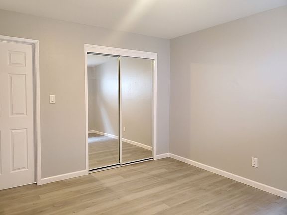 4th image of 3756-3762 Poinciana Dr #3762-1
