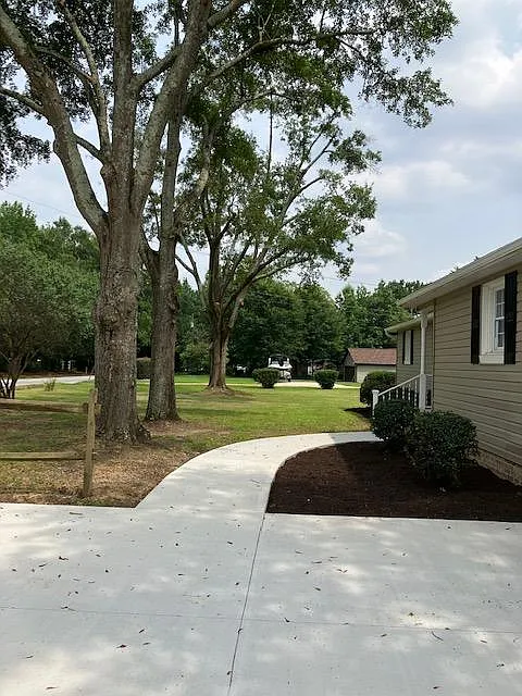 3 bed, 1.5 bath, 1198 sqft, $1,600 — Photo 4