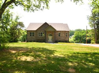 3172 Marthas Chapel Rd, Cunningham, TN 37052