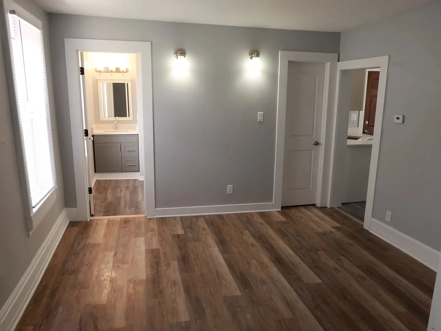 2 bed, 1000 sqft, $1,300 — Photo 3