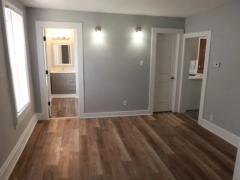 819 49th St #3 — Photo 3