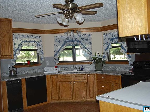 4th image of 3651 Comanche Dr