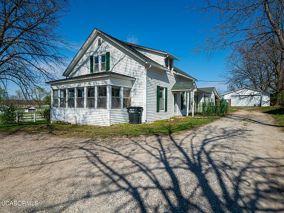 3rd image of 820 Mokane Rd