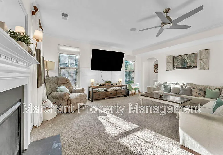 4 Woodland Chase Ct — Photo 12