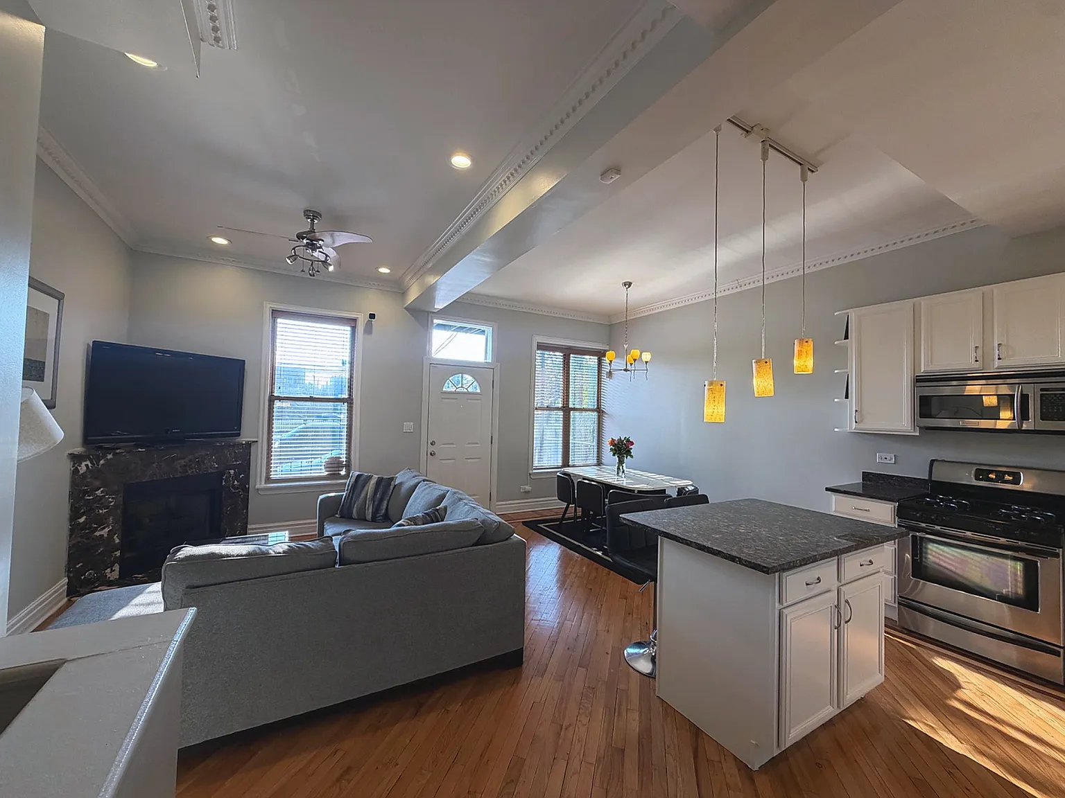 3 bed, 1700 sqft, $3,300 — Photo 2
