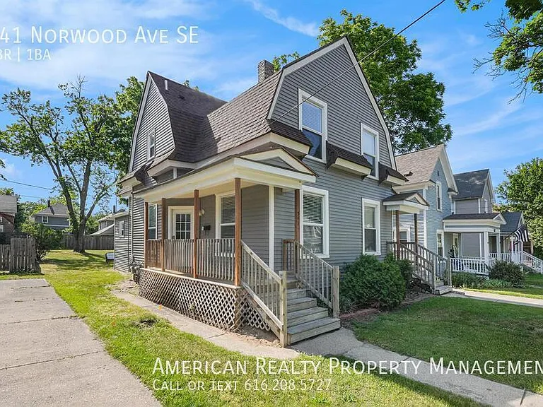 541 Norwood Ave SE — Photo 1