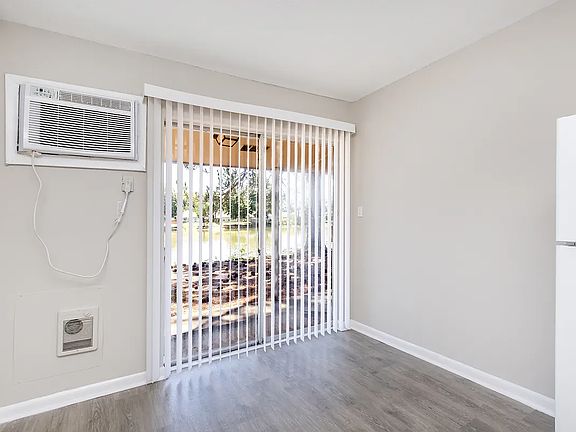 3rd image of 310 Northlake Dr #1-029