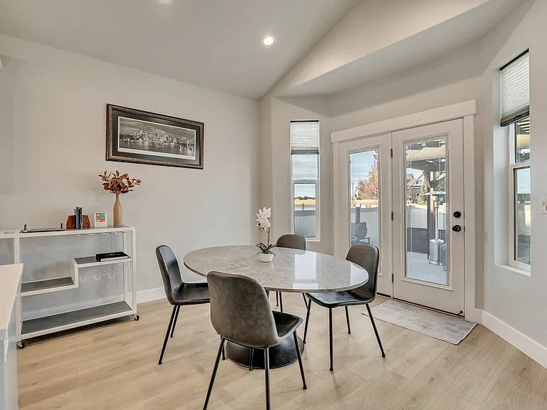 2504 W Sunset Way — Photo 5