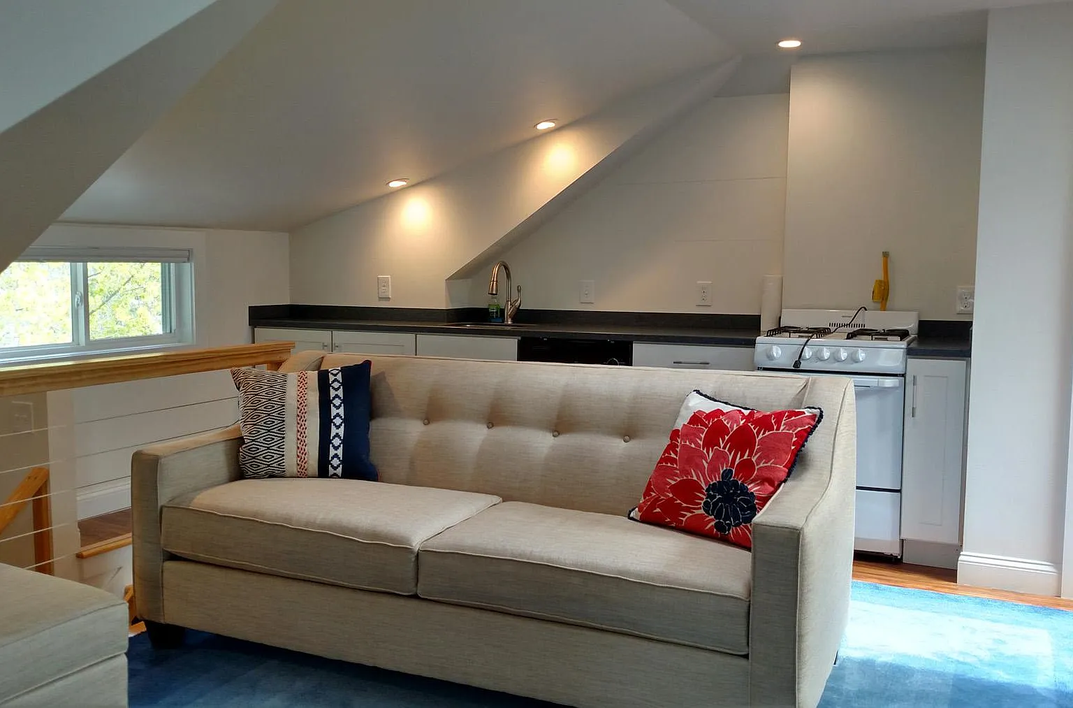 21 Vaughan Ave — Photo 2