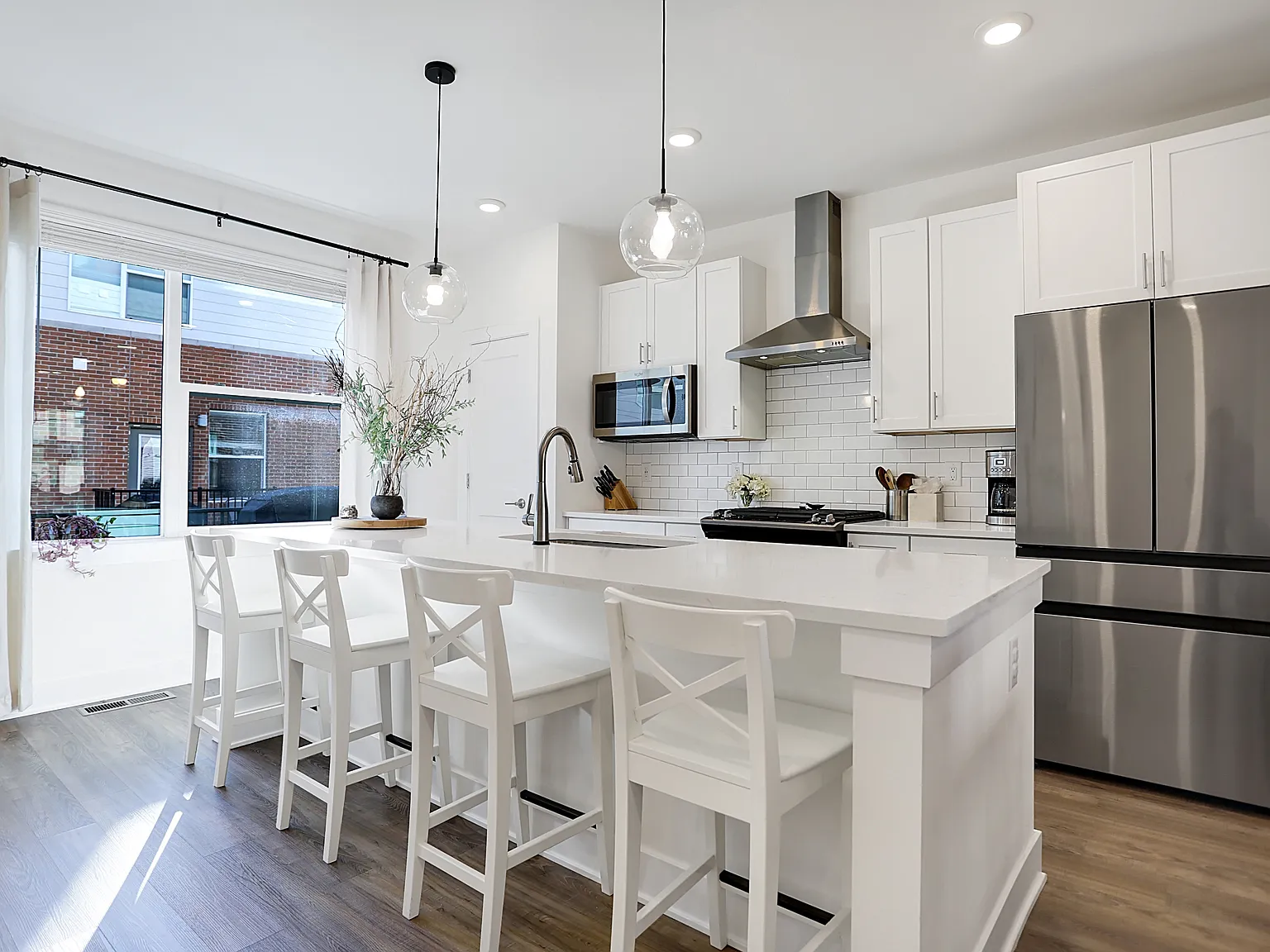 2 bed, 2.5 bath, 1696 sqft, $2,700 — Photo 2