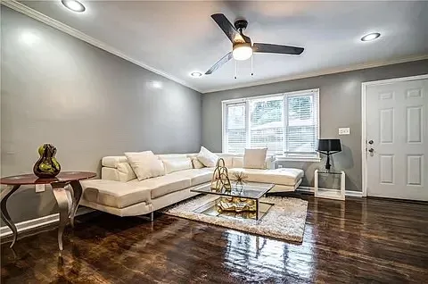 3 bed, 1250 sqft, $2,000 — Photo 3