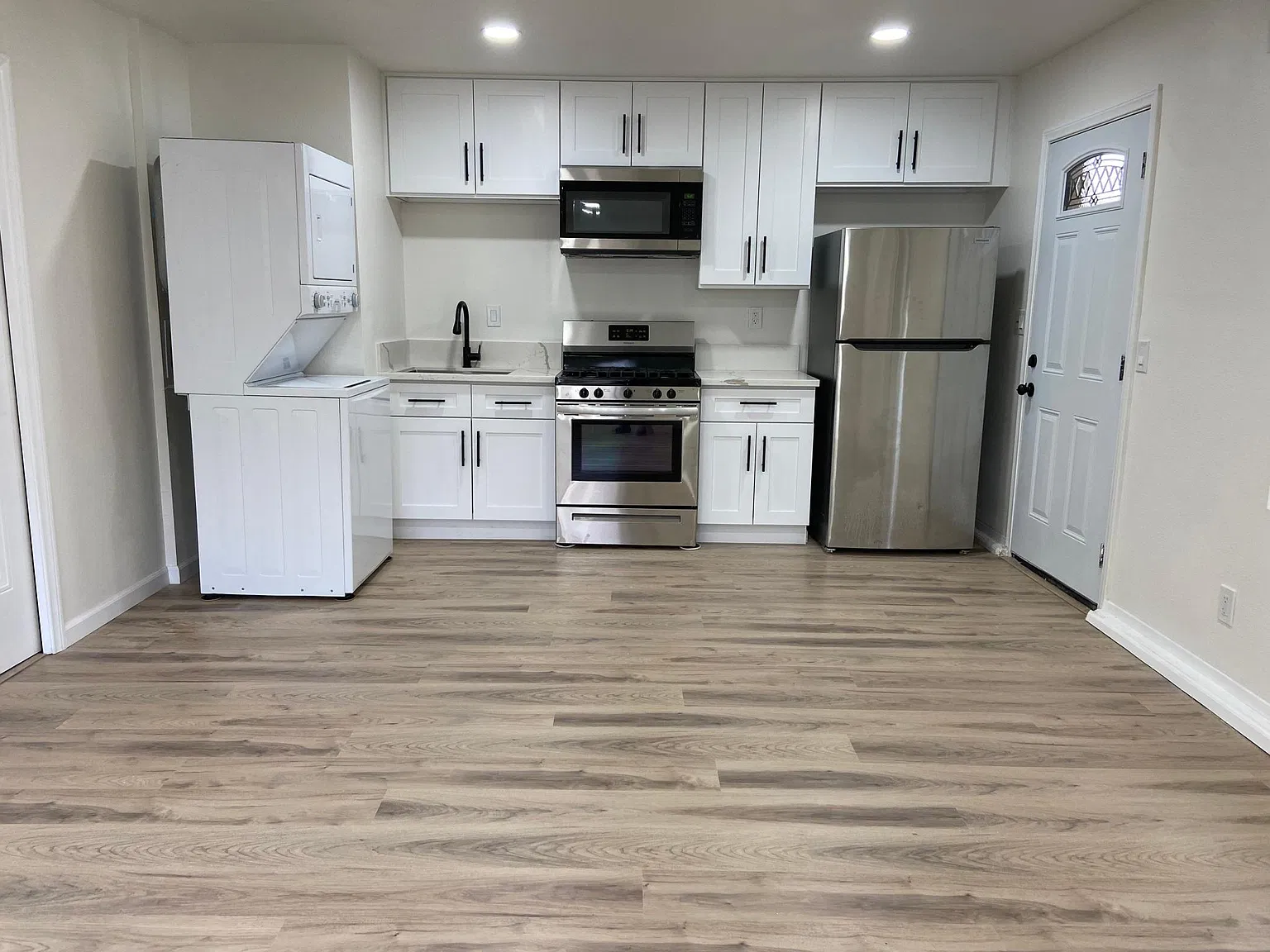 Studio, 420 sqft, $1,650 — Photo 2