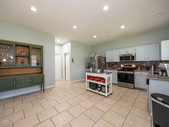4th image of 6 Rybark Ln