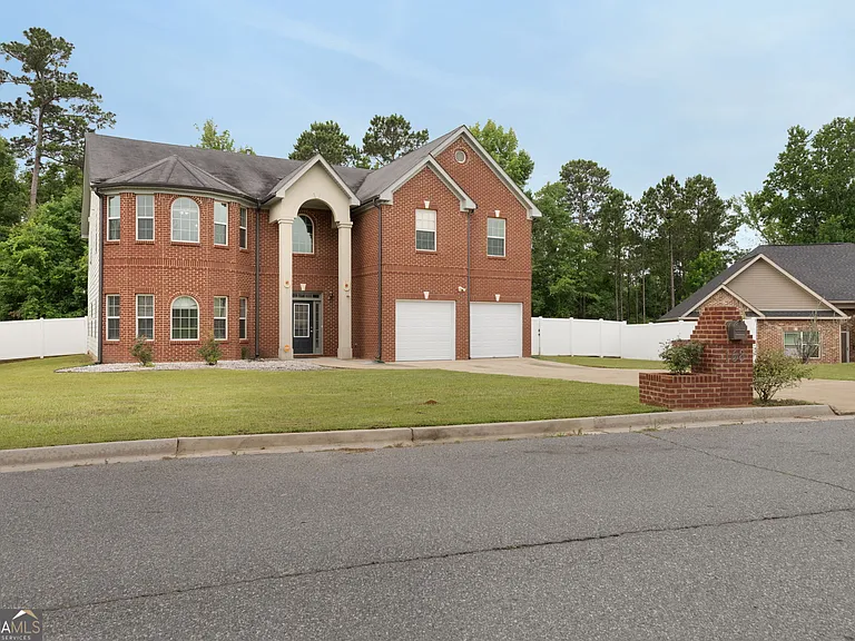 168 Summer Grove Ln — Photo 3