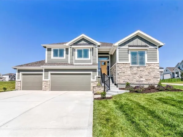 10301 N Oakland Ave, Kansas City, MO 64157