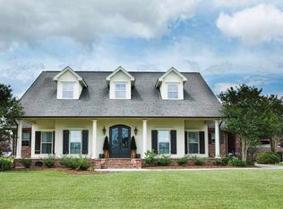 220 Rue De Levert, Raceland, LA 70394