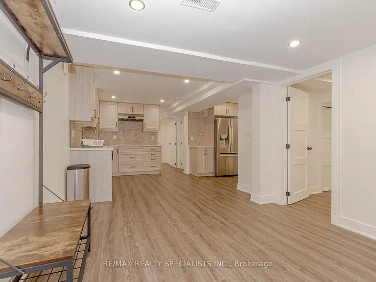 2535 Raglan Ct #LOWER — Photo 9