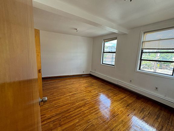 3rd image of 835 Newark Ave