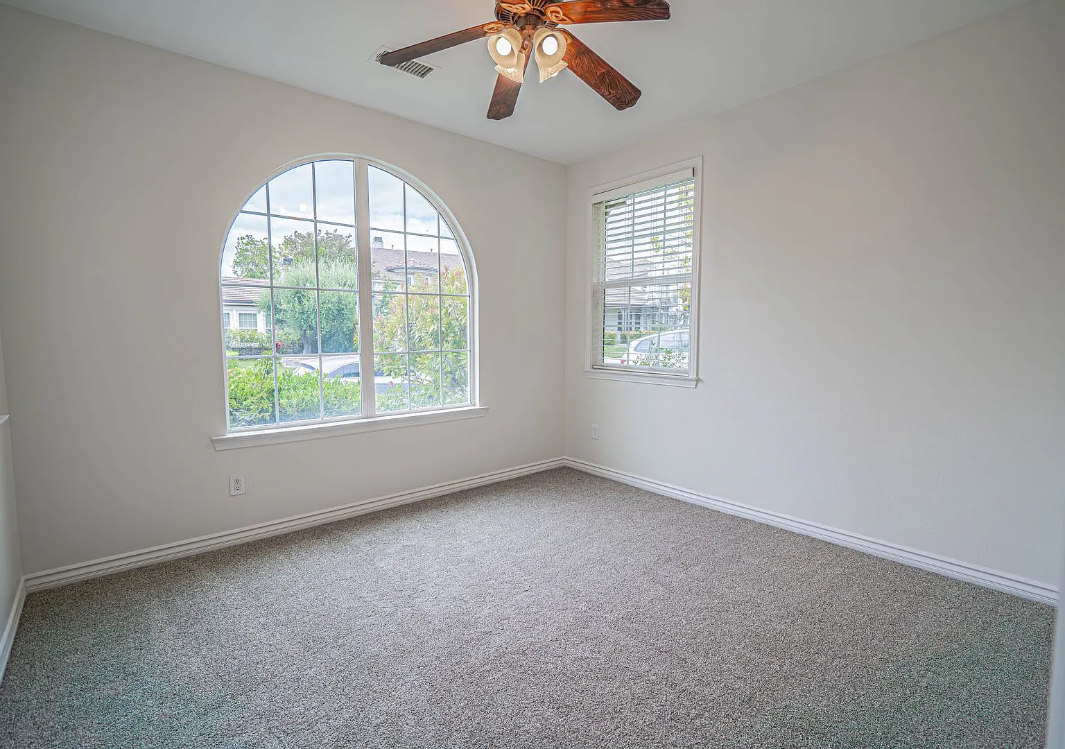 Westridge 4 Bedroom Home for Rent. — Photo 4