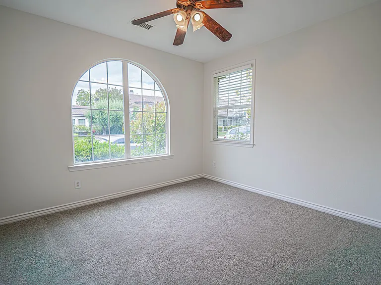 26149 W Shadow Rock Ln — Photo 4