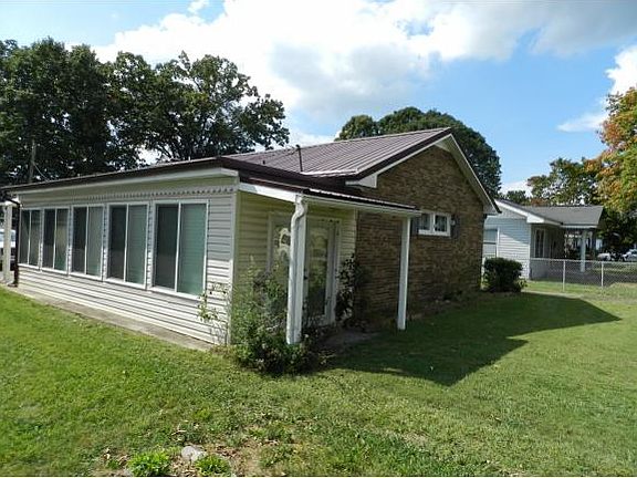 2nd image of 1669 Redwood Dr