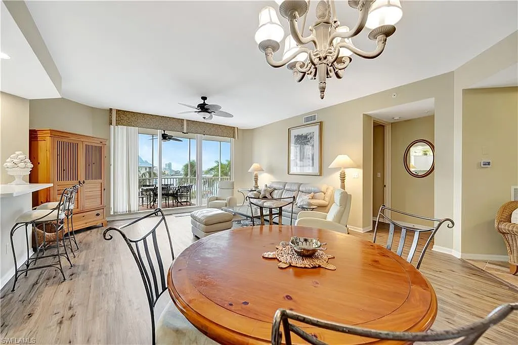 3 bed, 3.0 bath, 2035 sqft, $14,000 — Photo 3