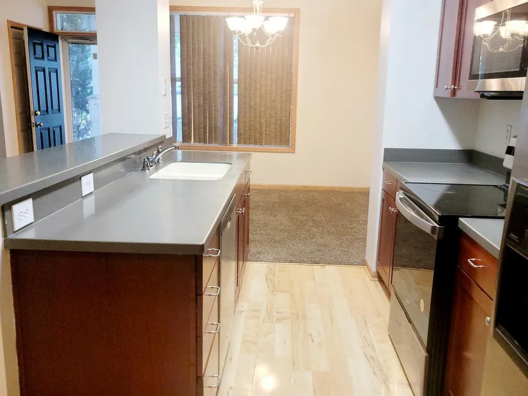3049 Chamberlain St N #4 — Photo 8