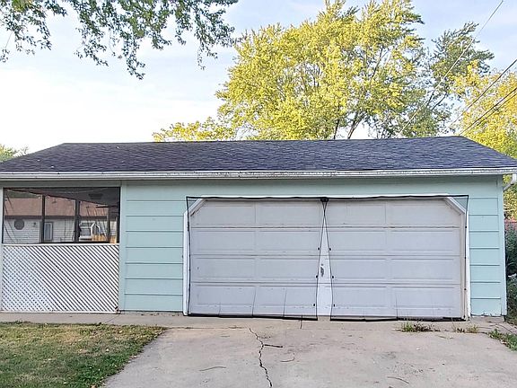 3rd image of 920 Golfview Dr