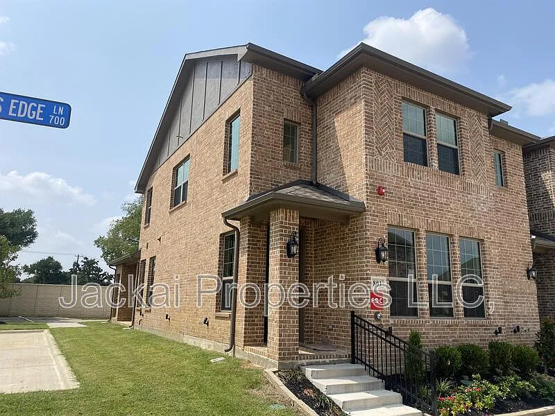 3 bed, 2.5 bath, 2100 sqft, $2,695 — Photo 2