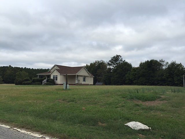 Exterior Neighborhood (street photo)